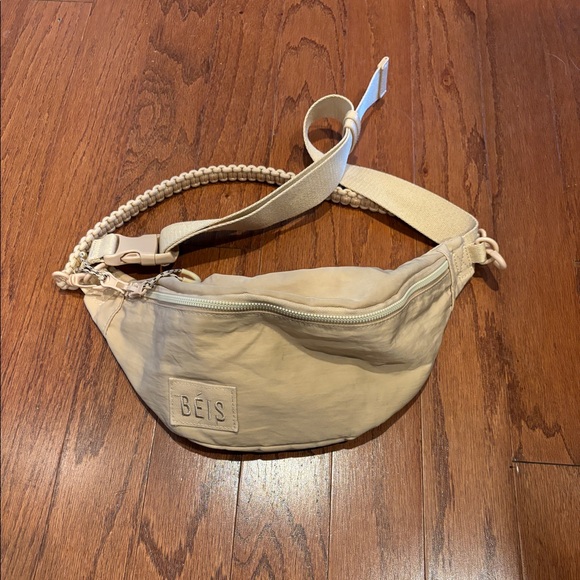 BEIS The Sport Pack in Beige - Picture 6 of 7